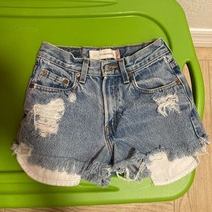 High waisted Levi’s 550 shorts
